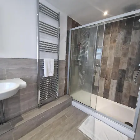 3 Bedroom Modern House. Merthyr Tydfil Near Bike Park Wales And Brecon Beacons National Park Dowlais Exterior photo