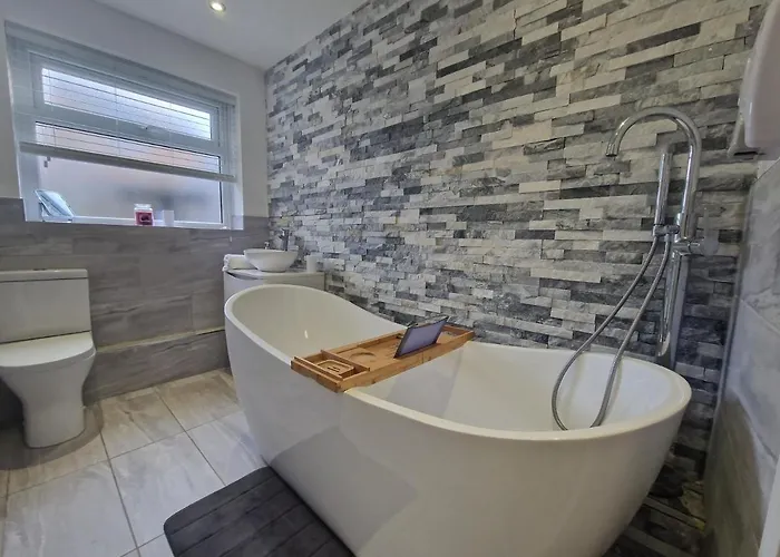 3 Bedroom Modern House. Merthyr Tydfil Near Bike Park Wales And Brecon Beacons National Park