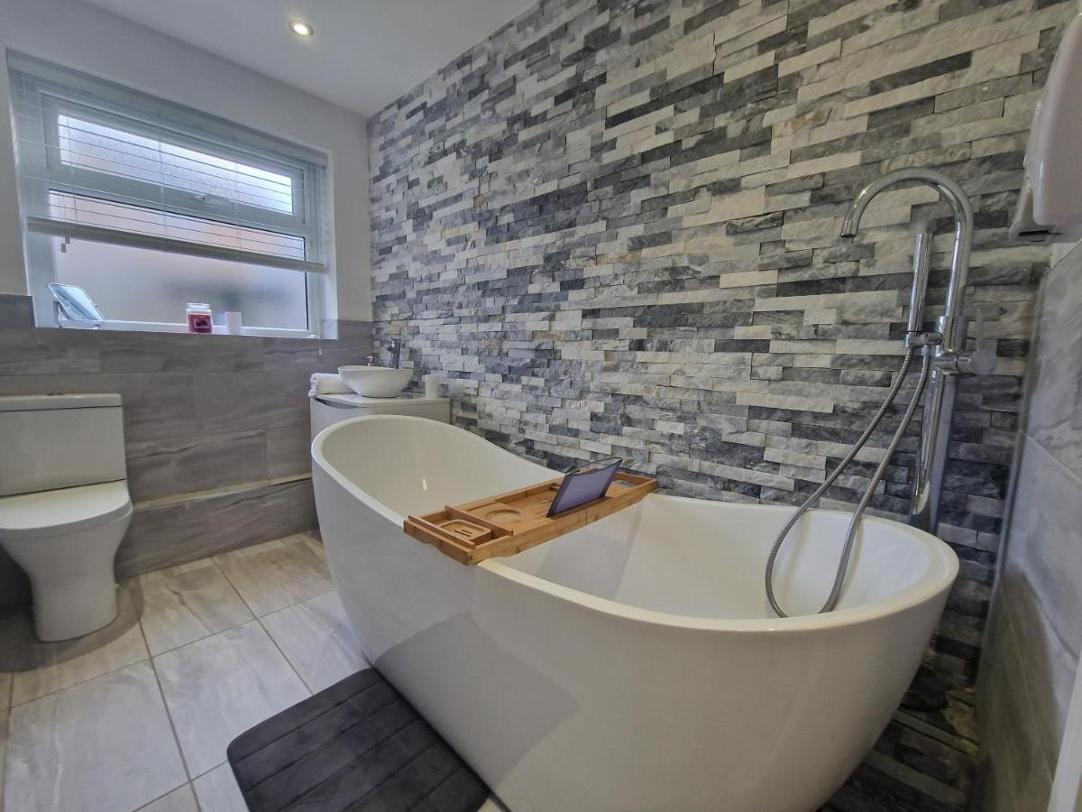 3 Bedroom Modern House. Merthyr Tydfil Near Bike Park Wales And Brecon Beacons National Park Holiday home