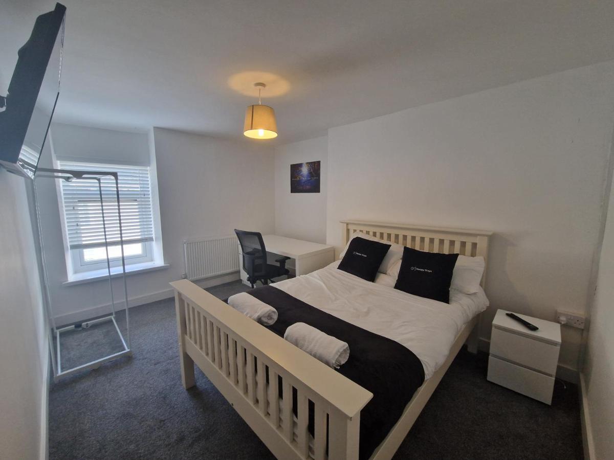 Holiday home 3 Bedroom Modern House. Merthyr Tydfil Near Bike Park Wales And Brecon Beacons National Park Dowlais