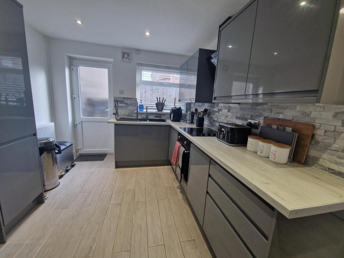3 Bedroom Modern House. Merthyr Tydfil Near Bike Park Wales And Brecon Beacons National Park Dowlais