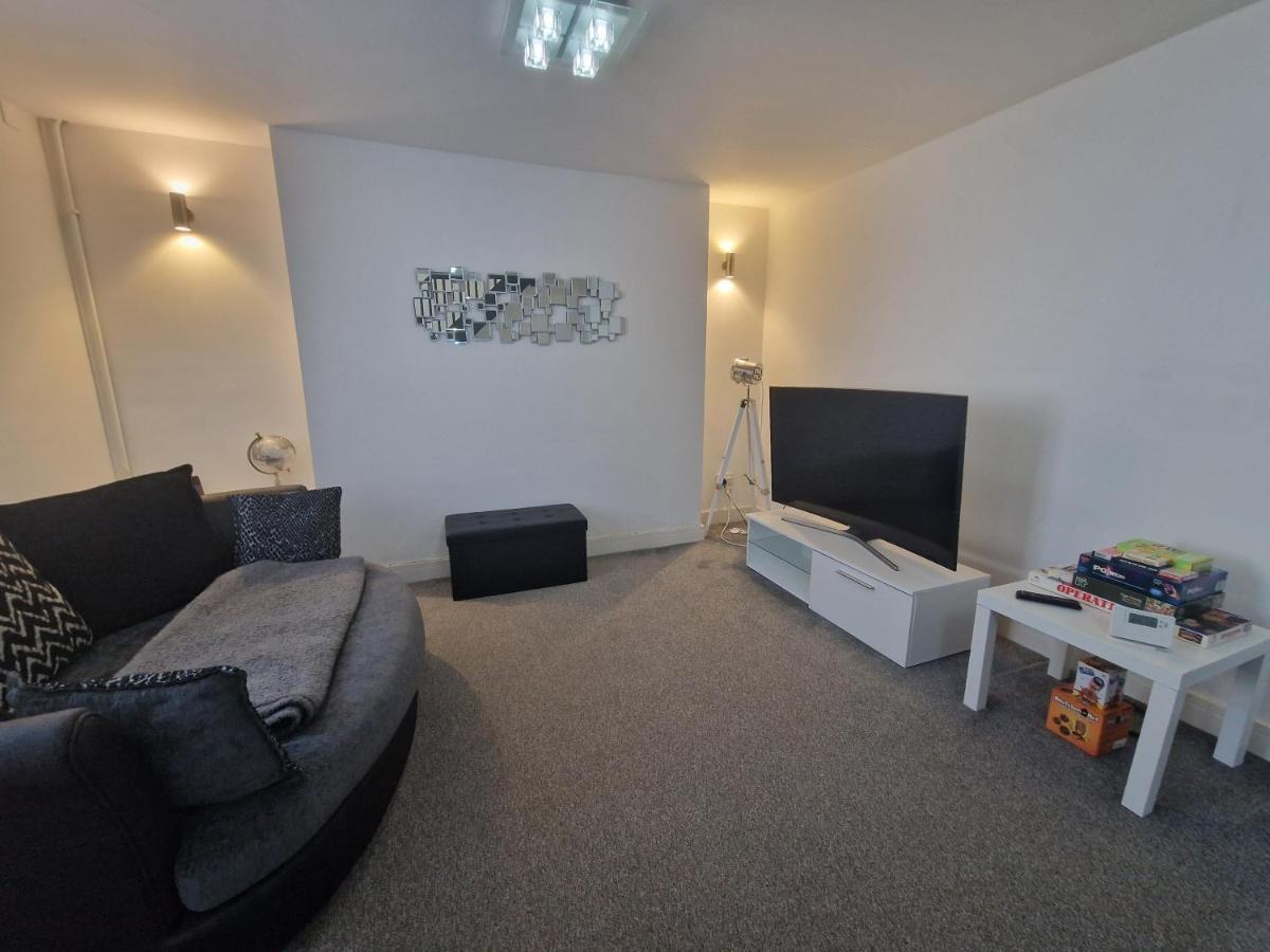 Holiday home 3 Bedroom Modern House. Merthyr Tydfil Near Bike Park Wales And Brecon Beacons National Park Dowlais