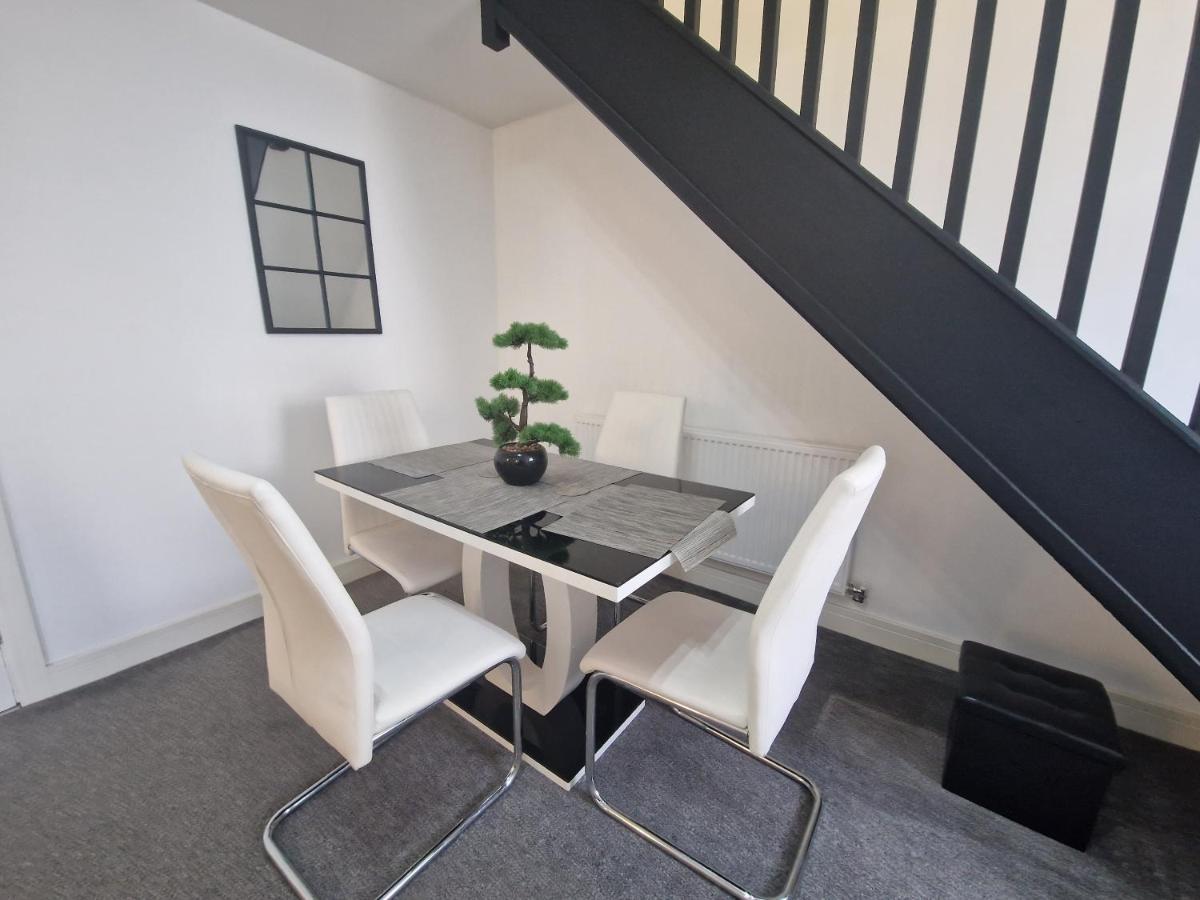 3 Bedroom Modern House. Merthyr Tydfil Near Bike Park Wales And Brecon Beacons National Park Holiday home Dowlais